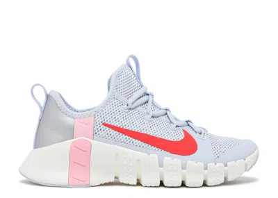 Nike Wmns Free Metcon 3 'football Grey Bright Crimson' In Gray