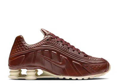 Nike Shox R4 Sneaker In Burgundy