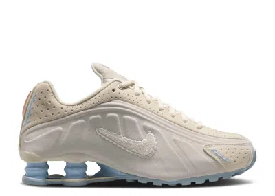 Nike Wmns Shox R4 Se 'pale Ivory Ornate Swoosh' In White