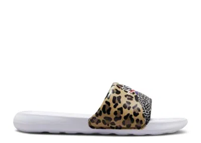 Nike Wmns Victori One Printed Slide 'beach Of The Bleachers' In Brown