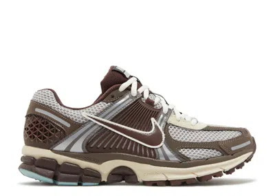 Nike Wmns Zoom Vomero 5 'earth Fossil' In Brown