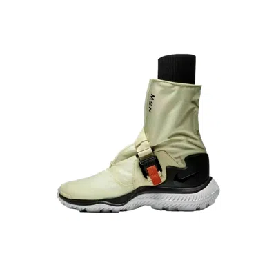Nike Nsw Gaiter Boot Pale Citron/black Aa0528-700 Women's In Green