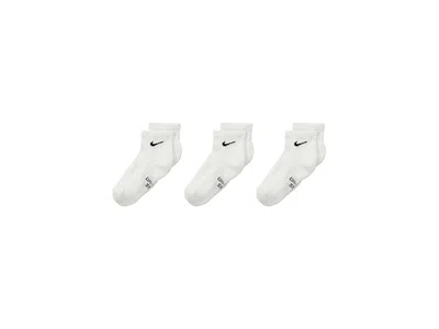 Nike Performance Cushioned Dri-fittm Quarter Training Socks 6-pair Pack (little Kid/big Kid) Quarter Leng In White