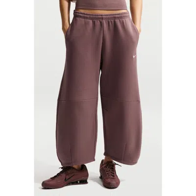 Nike Phoenix Fleece Loose Crop Barrel Pants In Burgundy