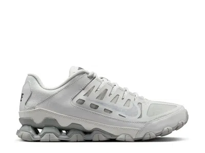 Nike Reax 8 Tr Sneaker In White