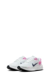 Nike Revolution 7 Sneaker