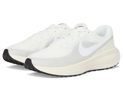 Nike Revolution 8 In White