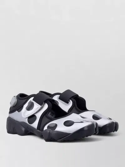 Nike Rift Split Toe Sandals Polka Dot Silhouette In White