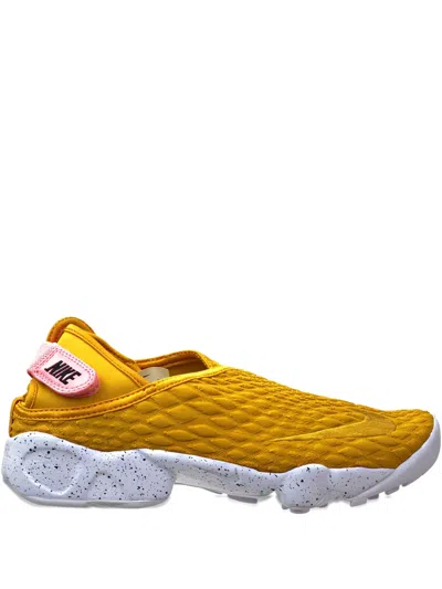 Nike Rift Wrap Se "gold Dart" Sneakers In Yellow