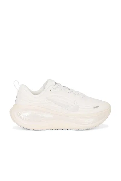 Nike Road Running Sneaker In White