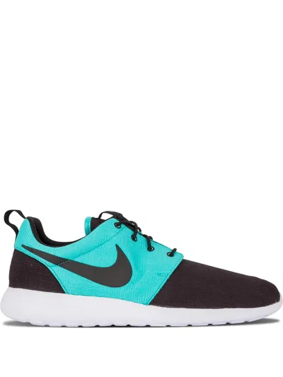 Nike Rosherun Low-top Sneakers In 黑色