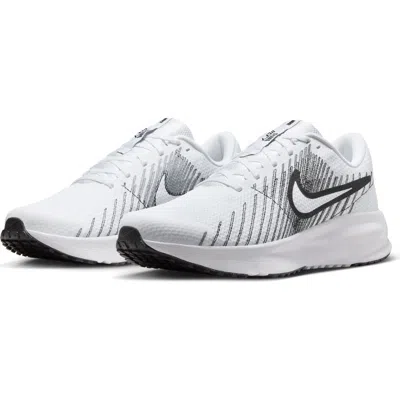 Nike Run Defy Running Shoe