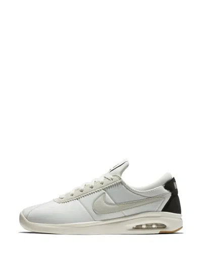 Nike Sb Air Max Bruin Vpr Sneakers In White