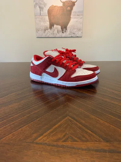 Pre-owned Nike Sb Dunk Low Valentine's Day (2014) Shoes In Red