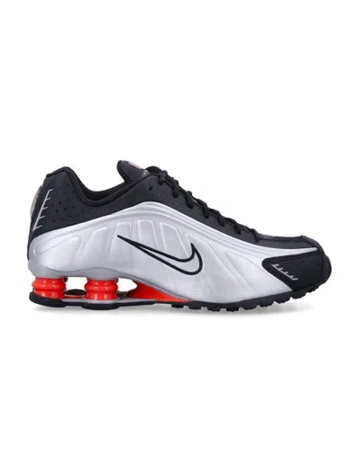 Nike Shox R4 Sneakers Contrast Sole