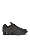 Nike Wmns Shox R4 Sneakers Black