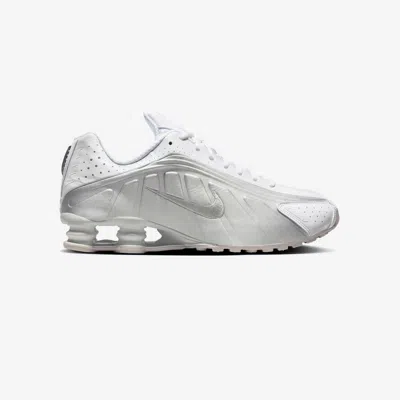 Nike Shox R4 Sneakers In White