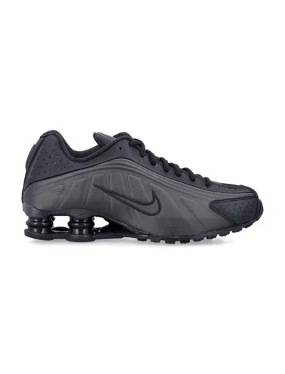 Nike Wmns Shox R4 Sneakers Black