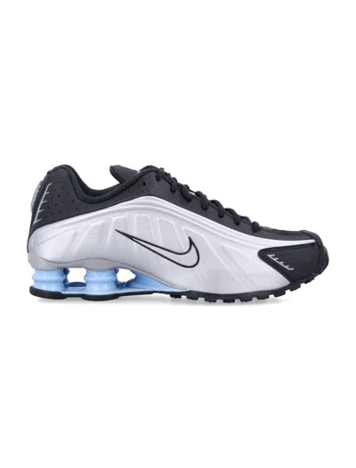 Nike Shox R4 Black Sneakers In White