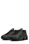 Nike Shox R4 Sneakers In Black