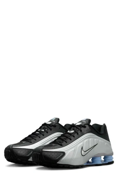 Nike Shox R4 Sneaker