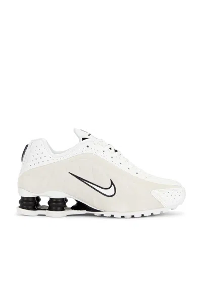 NIKE SHOX R4 SNEAKER