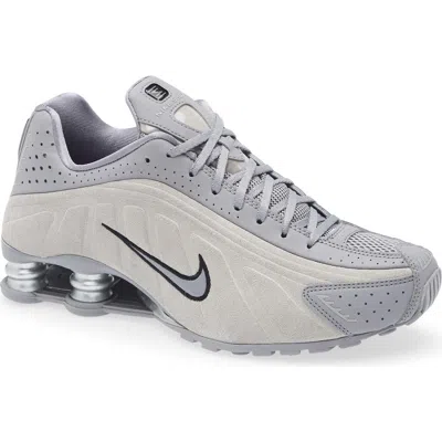 Nike Shox R4 Sneaker In Gray