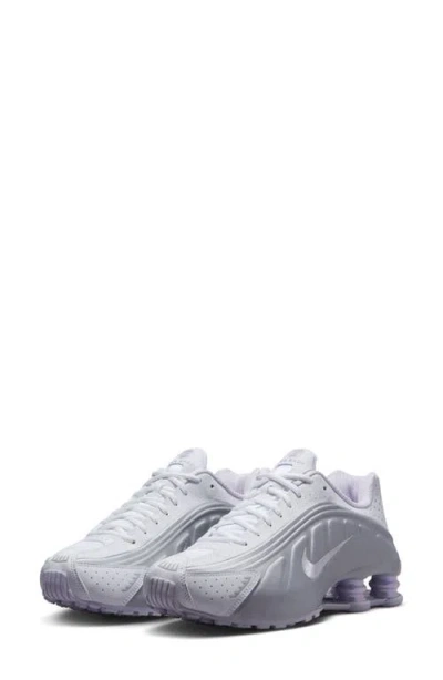 Nike Shox R4 Sneaker In White