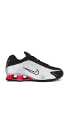 Nike Shox R4 Trainers In Metallic Silver & Black