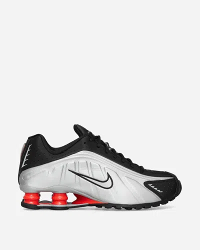 NIKE SHOX R4 SNEAKERS METALLIC SILVER / BLACK