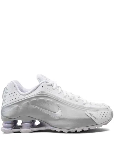 Nike Wave Effect Low Top Sneakers In White Metallic Silver