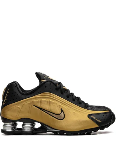 NIKE SHOX R4 "BLACK/METALLIC GOLD" SNEAKERS