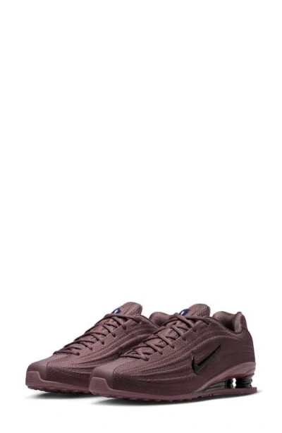 Nike Shox Z Sneaker In Brown