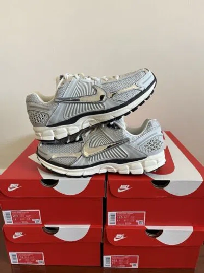 Pre-owned Nike Size 12.5w / 11 Mens  Zoom Vomero 5 Photon Dust Metallic Silver Fd0884-025
