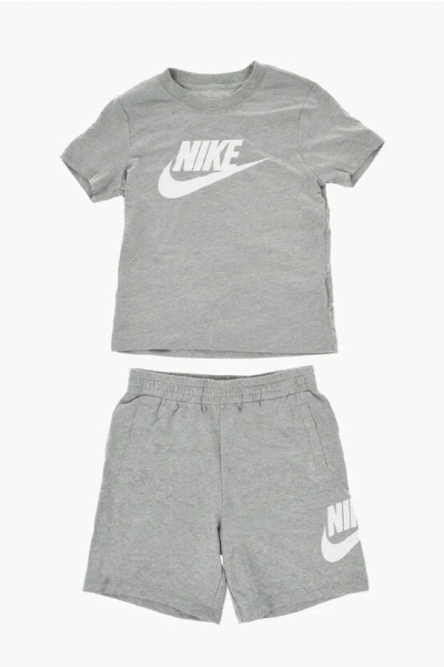 Nike Solid Color T-shirt And Shorts Set With Printed Logo In Grey