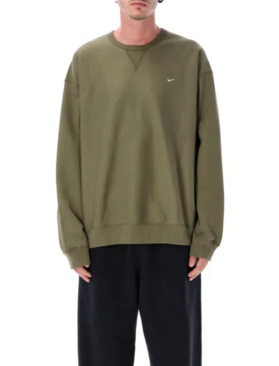 Nike Solo Swoosh Crewneck In Green