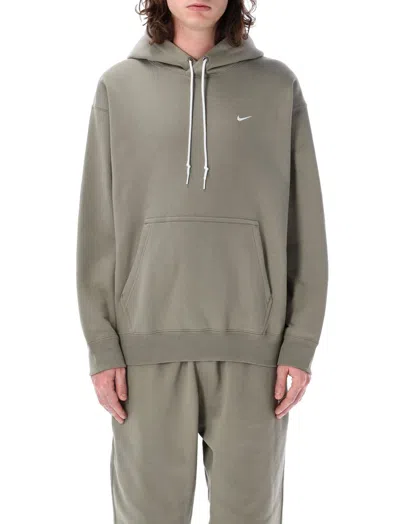 Nike Solo Hoodie Kangaroo Pocket In Green