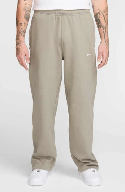 Nike Solo Swoosh Fleece Sweatpants In Gray