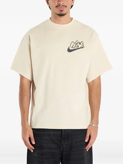 Nike Solo Swoosh T-shirt In Neutral