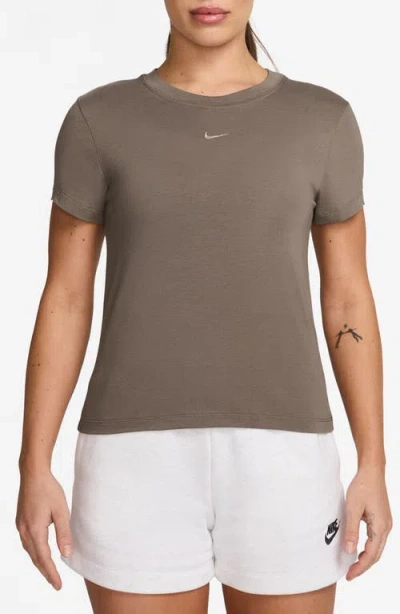 Nike Sportswear Club Chill Knit Mod Crop T-shirt In Brown