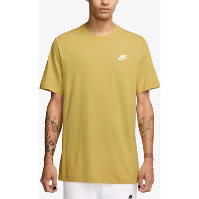 Nike Sportswear Club Crew Neck T-shirt In Green