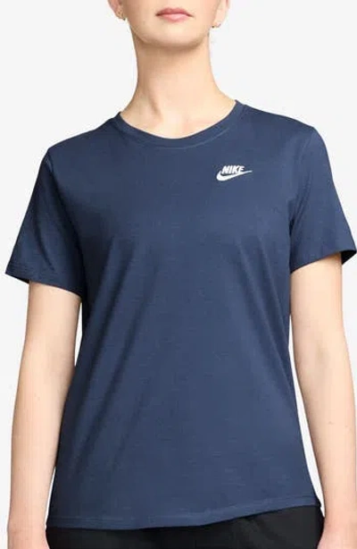 Nike Sportswear Club Essentials T-shirt In Blue