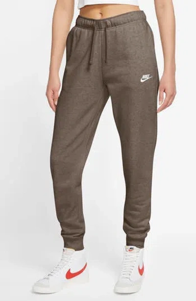 Nike Sportswear Club Fleece Joggers In Mink Brown/htr/white