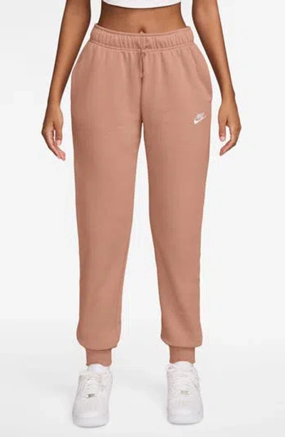 Nike Sportswear Club Fleece Joggers In Brown