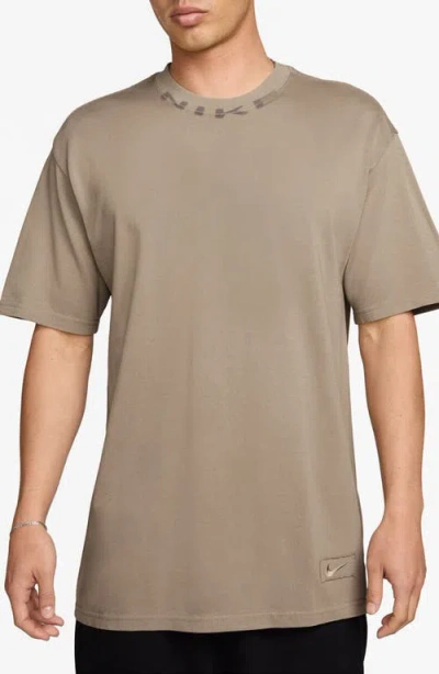 NIKE NIKE SPORTSWEAR COLLAR PRINT T-SHIRT