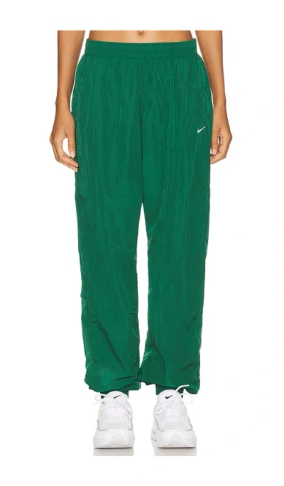 Nike Sportswear Essential Jogger In Gorge Green & Sail