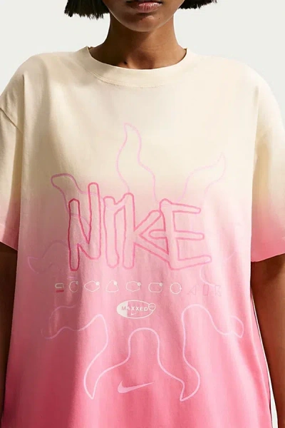 Nike Cotton Graphic T-shirt In Pink