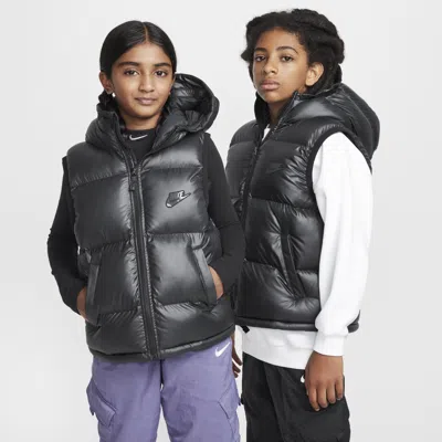 Nike Sportswear Heavyweight Synthetic Fill Easyon Big Kids' Therma-fit Repel Loose Hooded Vest In Black