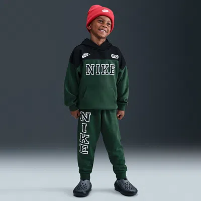 Nike Sportswear Little Kids' P.e. Blocked Pullover Hoodie And Pants Set In Green