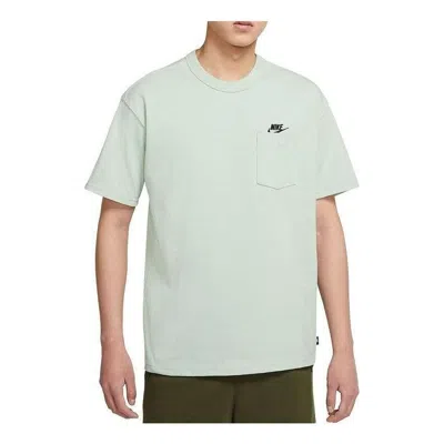 Nike Sportswear Premium Essentials Pocket T-shirt 'green'
